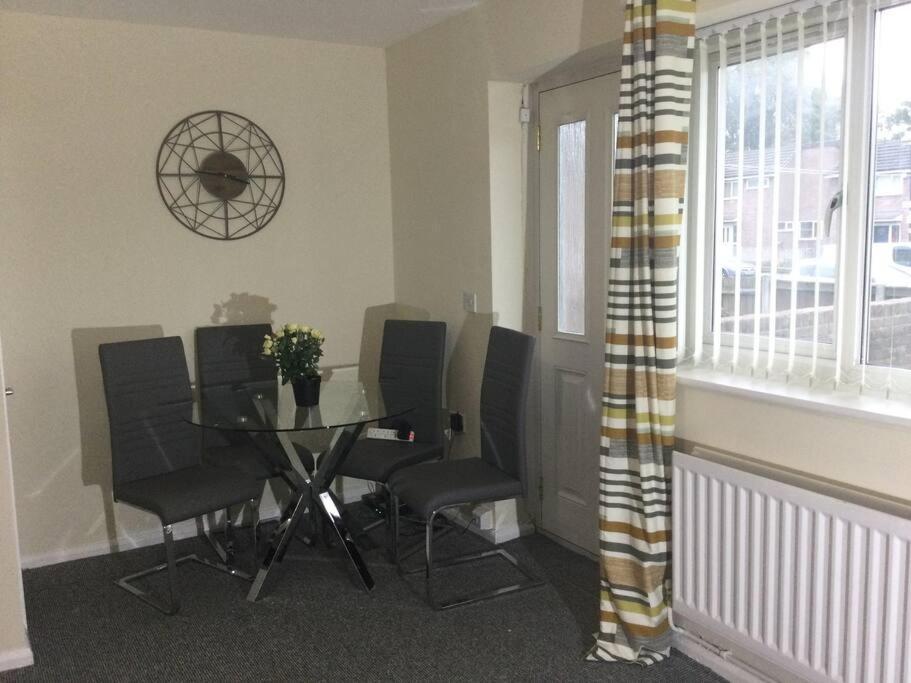 Nice Residential Within Easy Reach Of Town Manchester Esterno foto