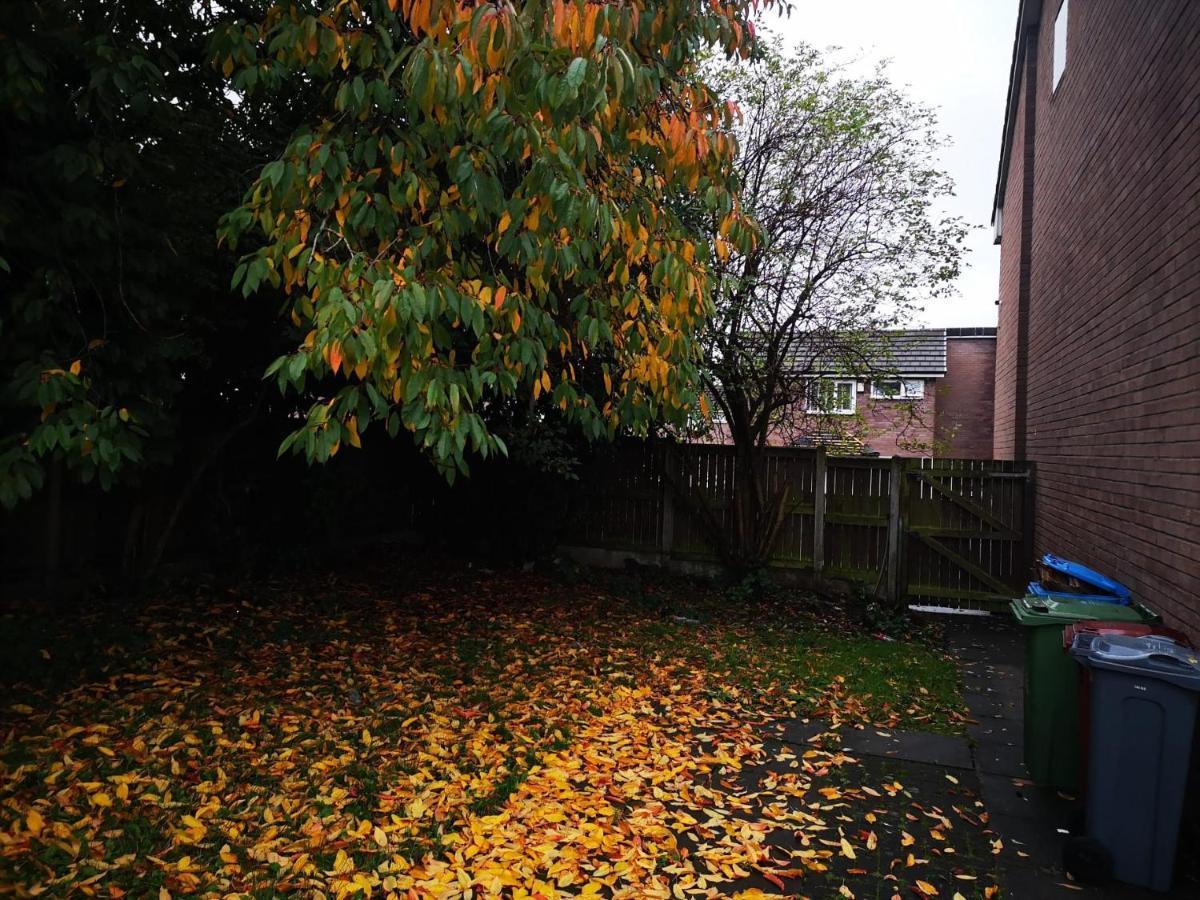 Nice Residential Within Easy Reach Of Town Manchester Esterno foto